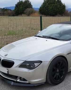 Voiture de profil 